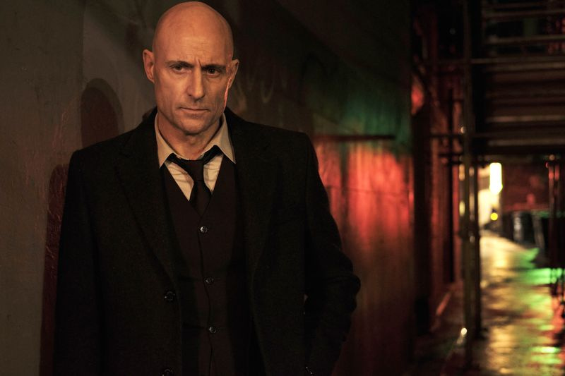 TV nocoj Mark Strong se vrača kot lopov zdravnik