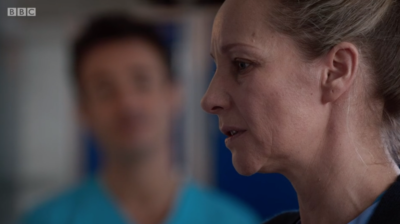 Essie și Raf în Holby City BBC