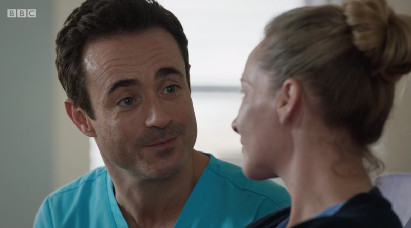 Essie și Raf în Holby City BBC