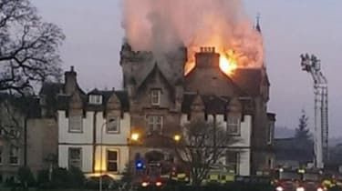Dvaja mŕtvi pri požiari v historickom hoteli Loch Lomond