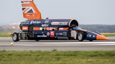 Projekt auta Bloodhound s rýchlosťou 1 000 mph dostáva šmyk, keďže sa míňajú financie