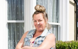 „EastEnders“ žvaigždė Lorraine Stanley iš tikrųjų apsipylė ašaromis šios didžiulės scenos metu!