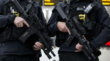 Cameron ordonne la révision du soutien aux agents des armes à feu