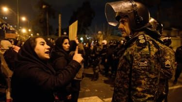 Hur Irans media skildrar USA:s nedfall