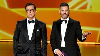 Ο Stephen Colbert και ο Jimmy Kimmel στα 71α ετήσια βραβεία Emmy.