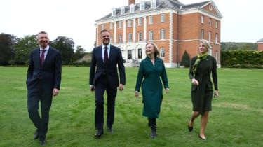Inde i Chevening House: Raab og Truss slås om landejendom