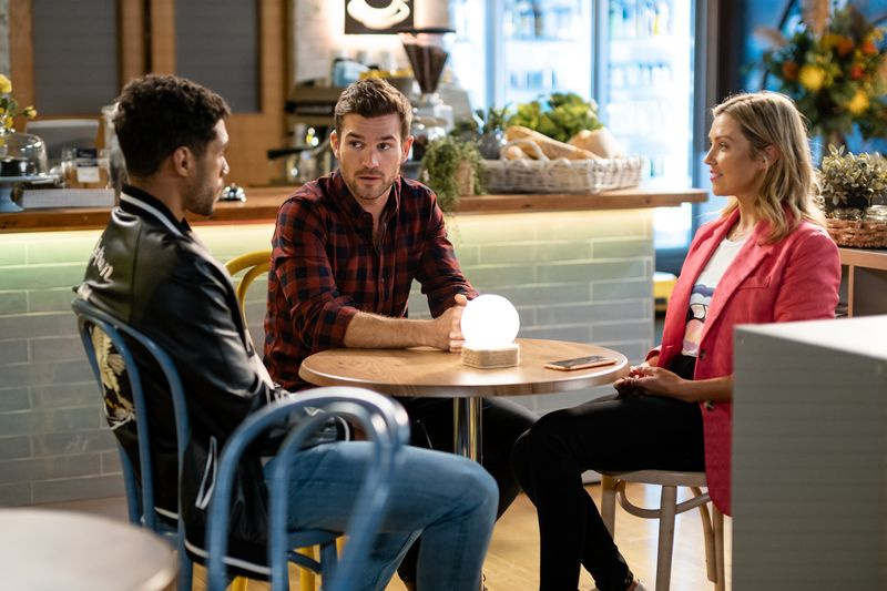 Levi Canning, Ned Willis et Amy Greenwood sont en couple dans Neighbours