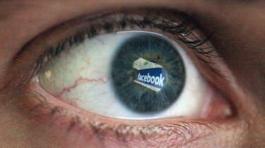 Nekdanji moderator vsebin na Facebooku toži tehnološkega velikana zaradi povzročanja PTSD