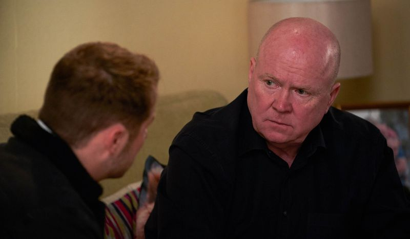 Ο Φιλ σκίζεται στο EastEnders