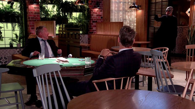 Spojlerji na ulici Coronation Street: Obupani Scott Emberton dvigne vložek, da bi dobil, kar hoče