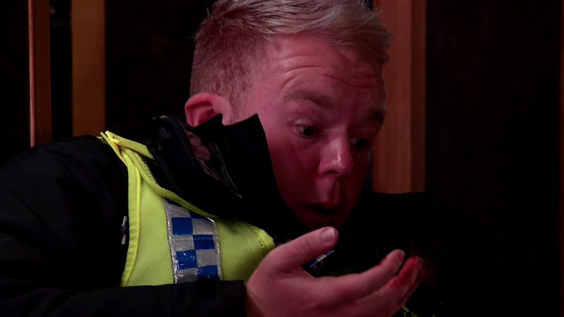 Spojlerji na ulici Coronation Street: Scott ustreli Craiga Tinkerja!