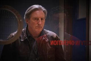 Zvezdnik serije 'Line of Duty' Adrian Dunbar začne snemati veliko novo dramo o policajih
