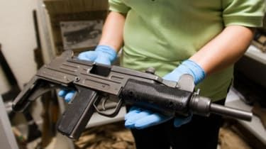 Nioårig flicka med Uzi skjuter ihjäl vapeninstruktören