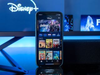 Disney se odloči, da je ta stvar s pretakanjem resna, in naredi veliko notranjo reorganizacijo