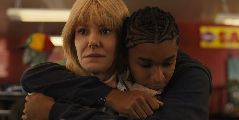 TV în seara asta Mary-Louise Parker și Jaden Michael în rolul mamei și fiului Teresa și Colin Kaepernick