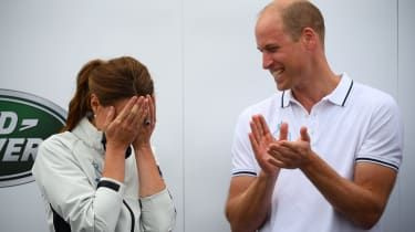 Dlaczego William i Kate wybrali się na budżetowy lot?