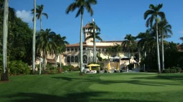 Trumpo klube „Mar-a-Lago“ sulaikytas pasus ir kenkėjiškas programas nešiojantis kinų įsibrovėlis
