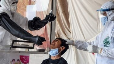 Optag pakistanske infektioner giver frygt for, at det er den næste coronavirus 'tidsbombe'