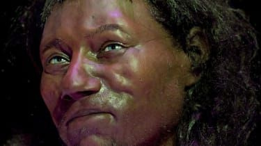 Cheddar Man: Die ersten Briten hatten dunkle Haut und blaue Augen
