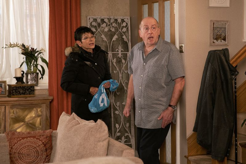 Yasmeen e Geoff in Coronation Street