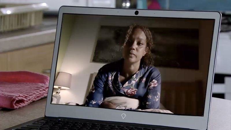 Fiona Middleton helistas Skype’is tütrele Emmale