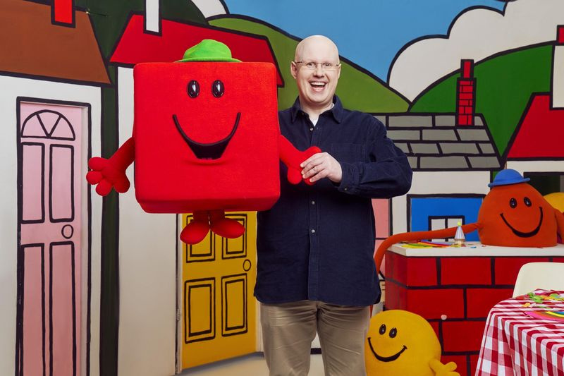 Matt Lucas praznuje z nekaterimi svojimi najljubšimi Mr Men in Little Miss.