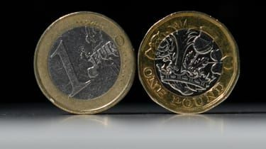 Briter lagrer euro i forkant av Brexit