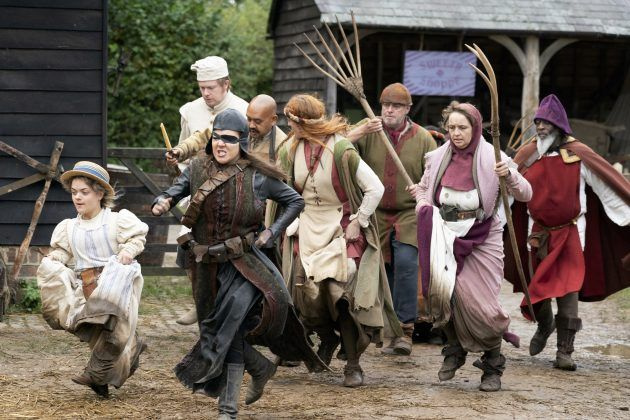 Nimeta naine (Sheridan Smith) juhib vihaseid külaelanikke