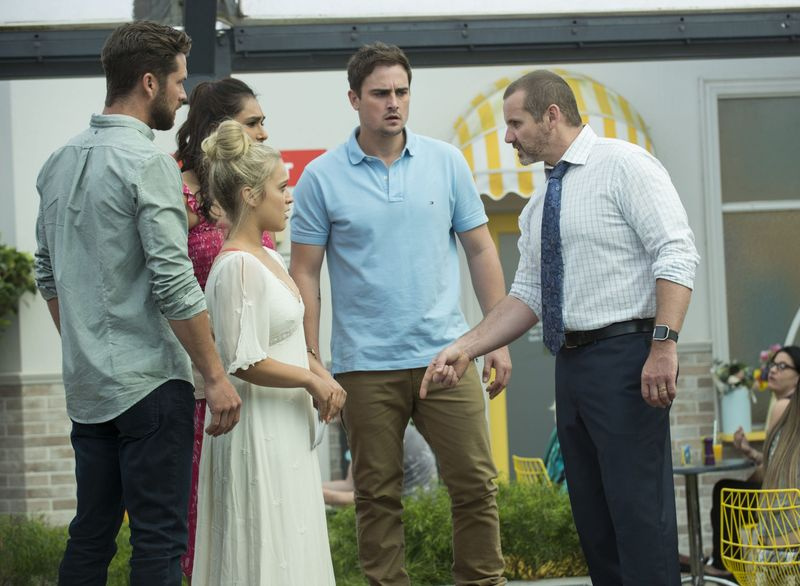 Vecinos, Roxy Willis, Toadie Rebecchi