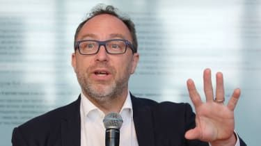 „Wikipedia“ įkūrėjas kovos su netikromis naujienomis su „Wikitribune“