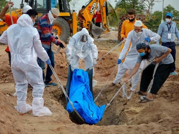 Bengaluru: Orgány COVID 19 pacientov pochovaných v hrobe desí obyvateľov v okolí