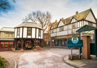“Hollyoaks” uzņem divus JAUNUS dalībniekus, tostarp bijušo “EastEnders” zvaigzni