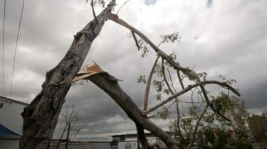 Búrka „Supercell“ bombarduje Brisbane obrovskými krúpami