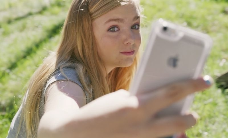 TV šįvakar Elsie Fisher kaip Kayla