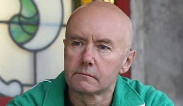 EDINBURGH, SKOTTLAND - 31. AUGUST: Forfatter Irvine Welsh poserer på Dominion Theatre når han kommer tilbake for en eksklusiv visning av