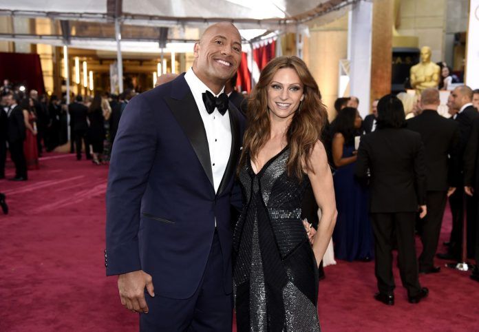 Dwayne “The Rock” Johnson og familien har alle blitt testet positive for COVID-19