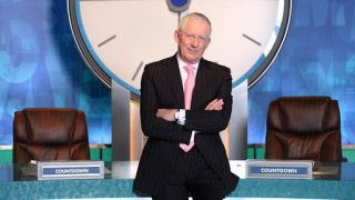La star di 'Countdown' Rachel Riley sorride mentre la concorrente pronuncia parole maleducate in diretta