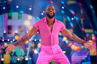 Ugo vient danser strictement