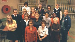 Filmas Bad Girls zvaigzne Simone Lahbiba ķircina, ka cietuma drāma varētu atgriezties