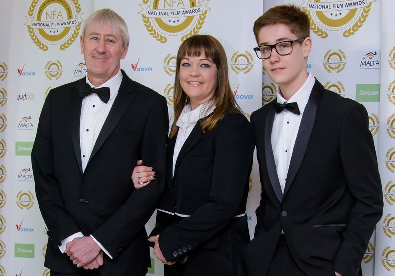 Ο Nicholas Lyndhurst με τη σύζυγό του Lucy και τον γιο του Archie