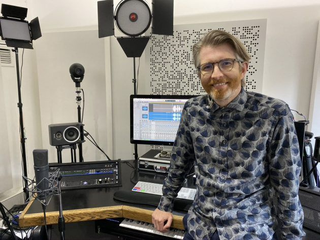 Gareth Malone w studiu Śpiewanie dla Wielkiej Brytanii