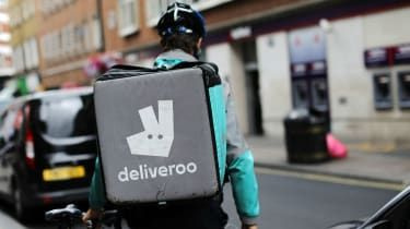 Un șofer Deliveroo în Londra