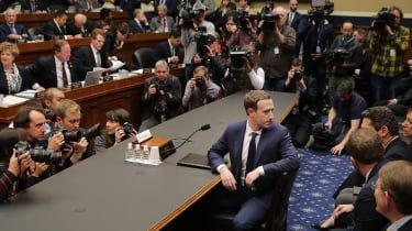 Nowa usterka prywatności na Facebooku dotyka 14 milionów ludzi