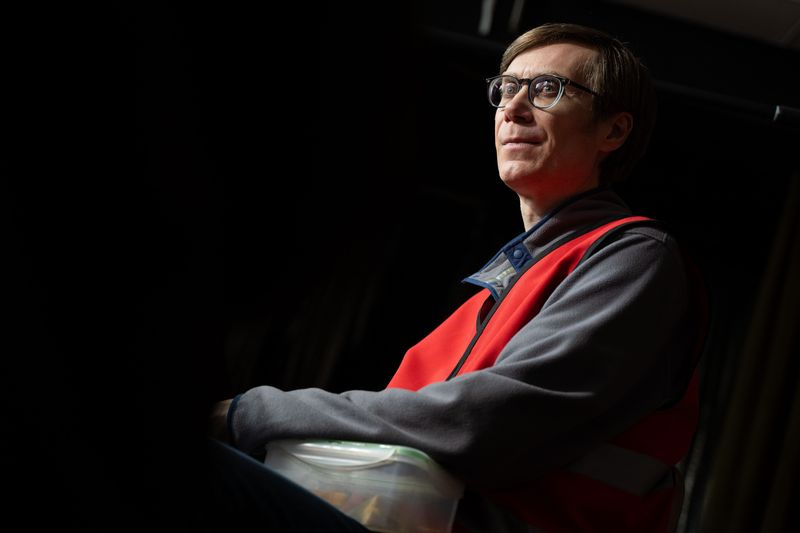 TV esta noche Stephen Merchant como el abogado Greg