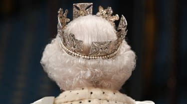 Războaiele culturale ale colonialismului: cum a fost „anulată” regina