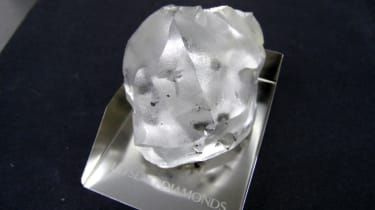 Nově objevený diamant mezi vůbec největšími na světě