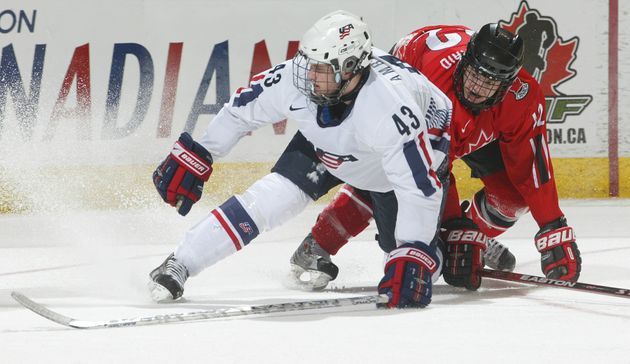 Tyler Amburgey an Ex-Hockey Pro sterft op 29-jarige leeftijd als gevolg van COVID-19