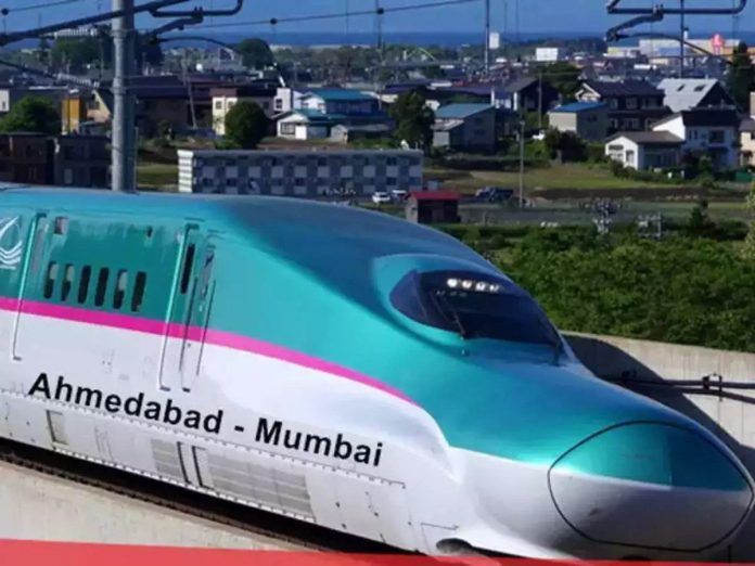 7 anbydere og alle indianere for Indias første anbud med kuttog