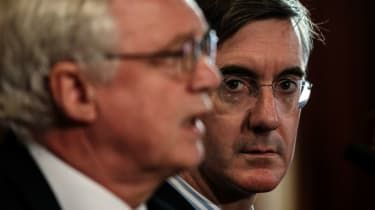 Jacob Rees-Mogg urmărește cum David Davis dezvăluie Planul A+