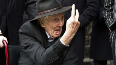 Złodziej pociągu Ronnie Biggs żegna się z Brucem Reynoldsem